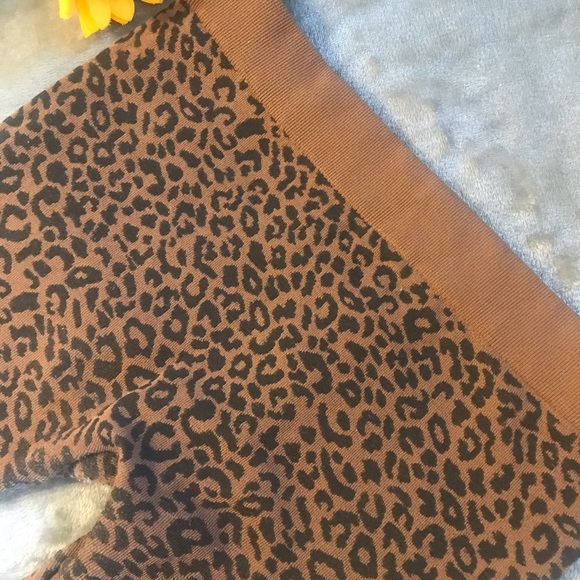 SALE! 🖤🤎Leopard Print Tight\Leggings!🤎🖤 - Picture 5 of 6